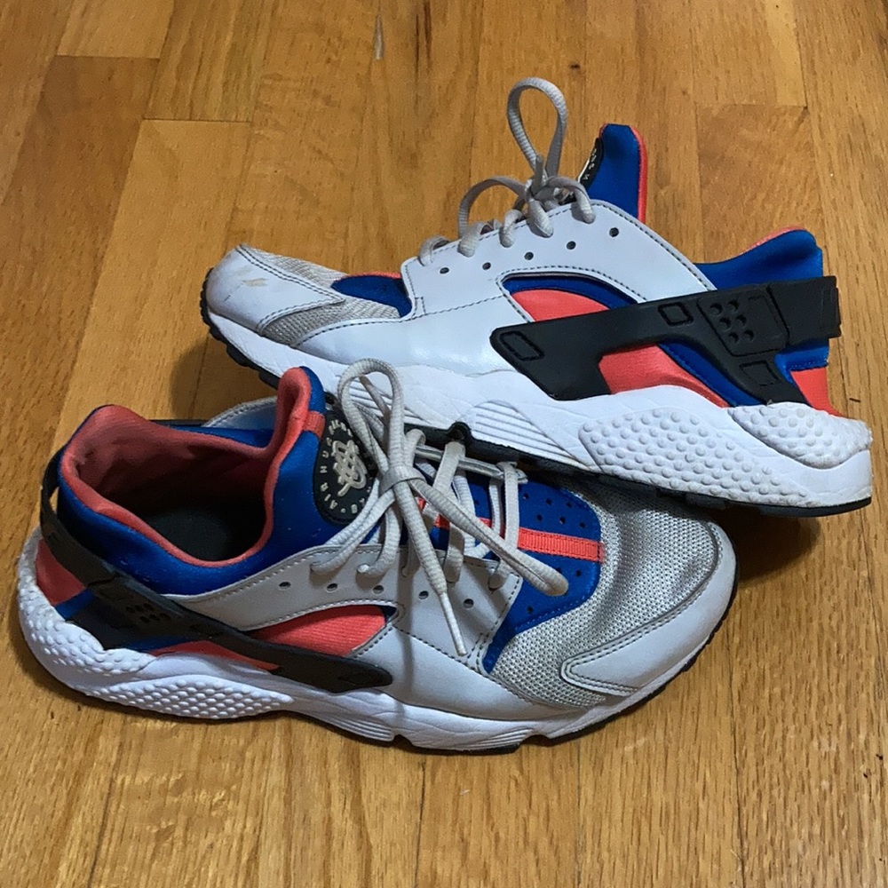 Nike Air Huarache Size 9 (Women’s)